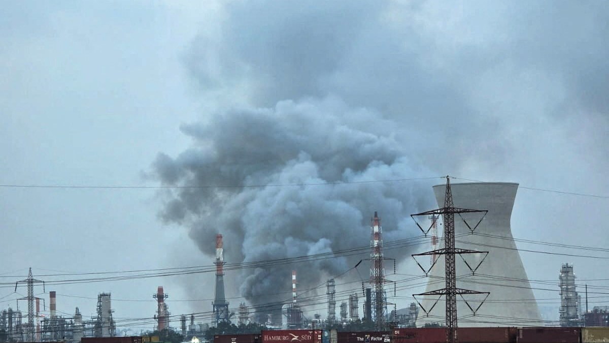 الحرب على إيران مباشر.. ترمب يستبعد إرسال قوات وطهران تستهدف مقاتلة إف35 ومصافي حيفا