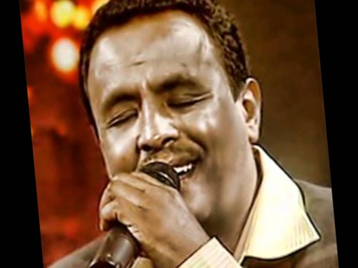 شاهد بالفيديو.. أحد مواطني شرق السودان يبكي بحرقة ويدخل في حالة هستيرية بعد سماعه أحد أبناء عمومته يردد أغنية الفنان الراحل نادر خضر ومتابعون: أدروب ولوف وحنين ورقيق020 شاهد بالفيديو.. أحد مواطني شرق السودان يبكي بحرقة ويدخل في حالة هستيرية بعد سماعه أحد أبناء عمومته يردد أغنية الفنان الراحل نادر خضر ومتابعون: أدروب ولوف وحنين ورقيق