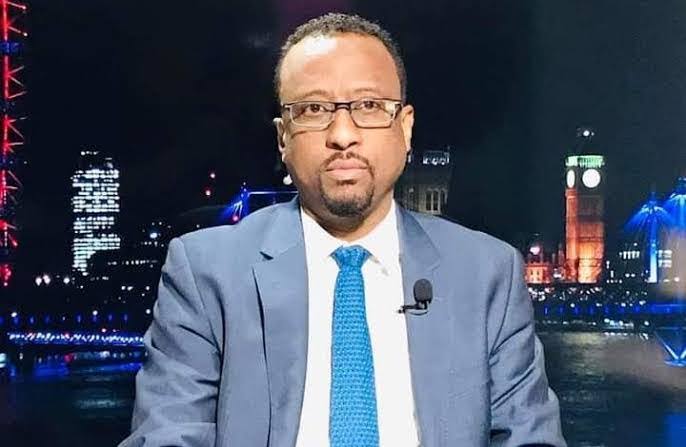 شاهد بالفيديو.. وزير الإعلام الإعيسر غاضبا: هناك أقلام تدافع عن الجيش من أجل المال وبعضهم عندما لم يجد أصبح يهاجم الحكومة