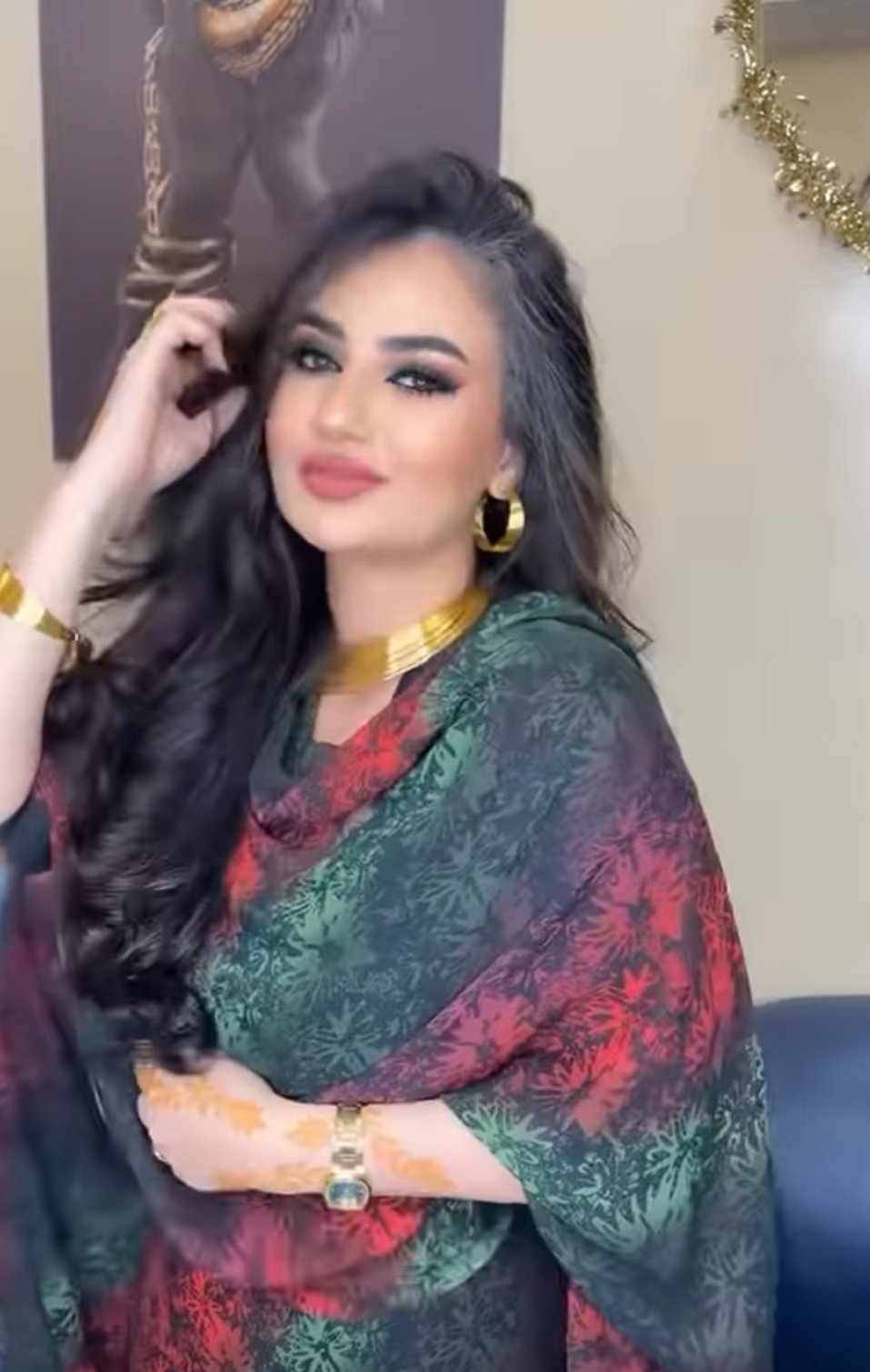 شاهد بالصورة والفيديو.. الحسناء السودانية صاحبة المقولة الشهيرة الرجل بالنسبة لي أداة انجاب تعود لإثارة الجدل بوصلة رقص على أنغام إحدى أغنيات الفنانة مروة الدولية020 شاهد بالصورة والفيديو.. الحسناء السودانية صاحبة المقولة الشهيرة الرجل بالنسبة لي أداة انجاب تعود لإثارة الجدل بوصلة رقص على أنغام إحدى أغنيات الفنانة مروة الدولية