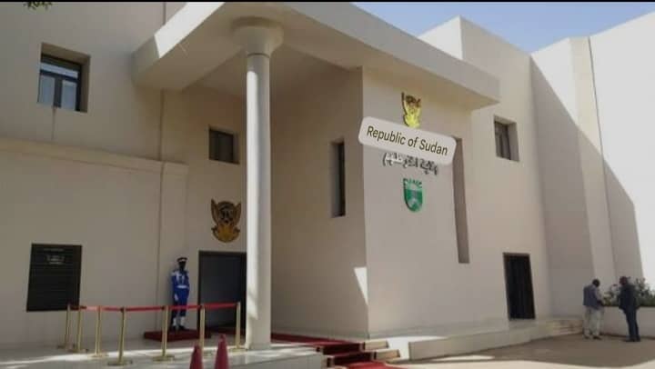 حبر على ورق .. ماذا يحدث داخل حكومة الخرطوم  