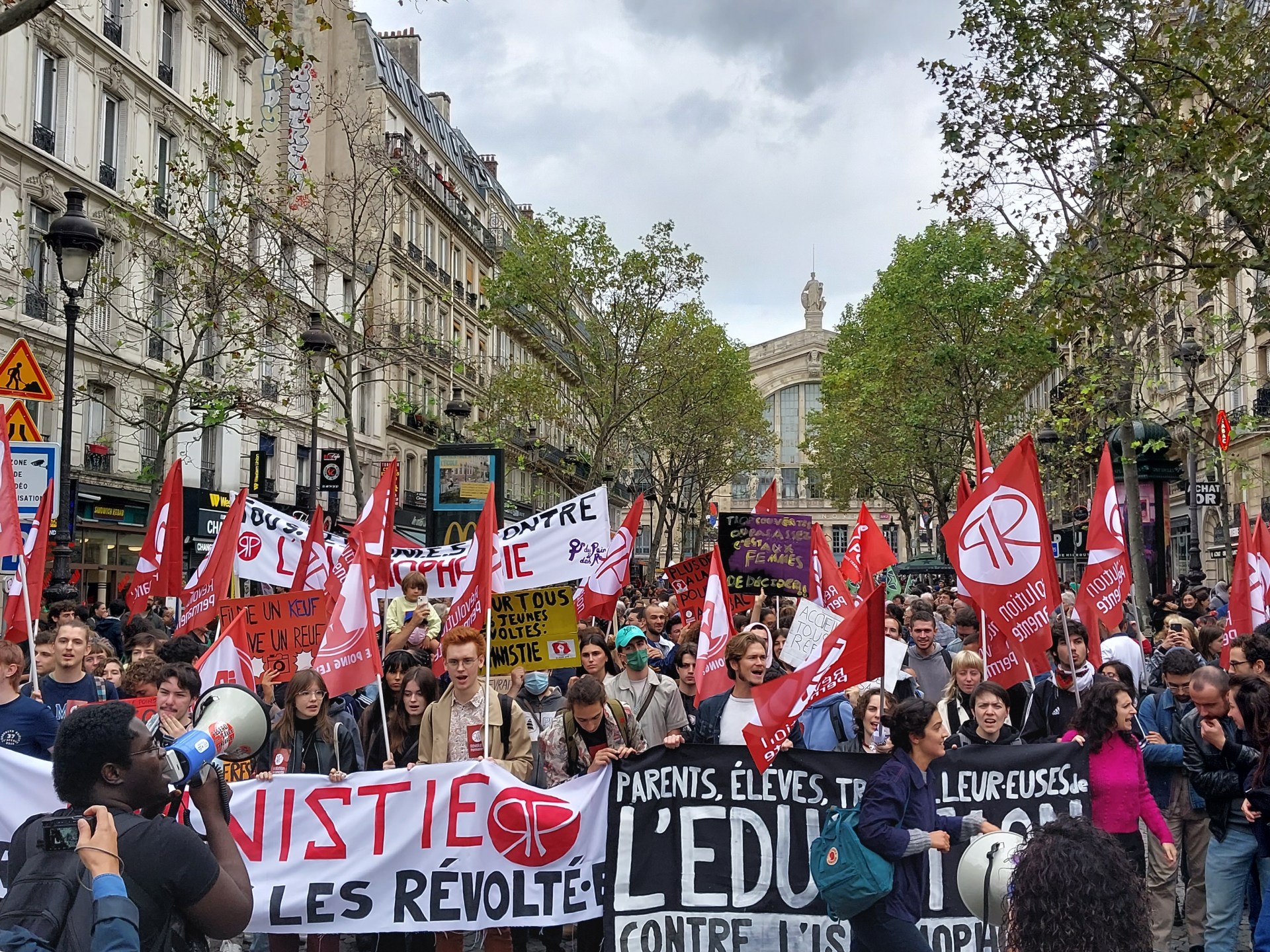 كثير من السود والعرب.. العنصرية تفضح وجوها جديدة في فرنسا