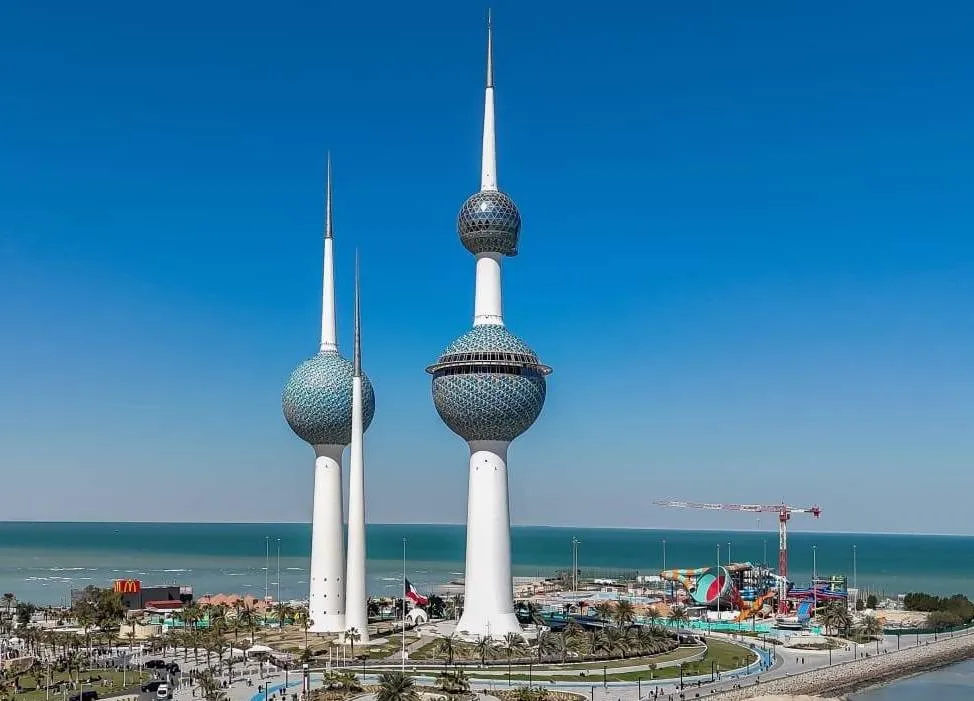 الكويت تعترض مسيرات أطلقت من إيران والبحرين تفعل صافرات الإنذار