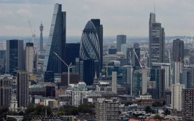 الشركات البريطانية تواصل انتعاشها للشهر الثاني على التوالي