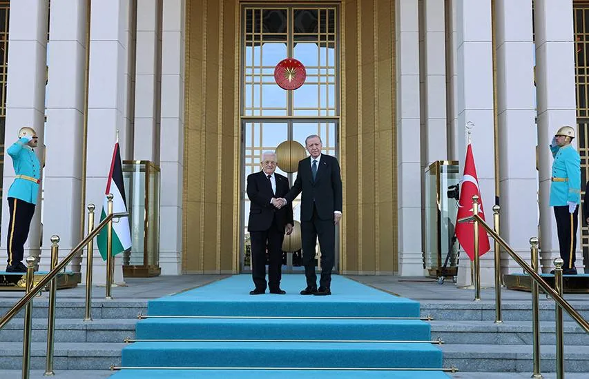 إردوغان وعباس يؤكدان ضرورة تنفيذ المرحلة الثانية من اتفاق غزة