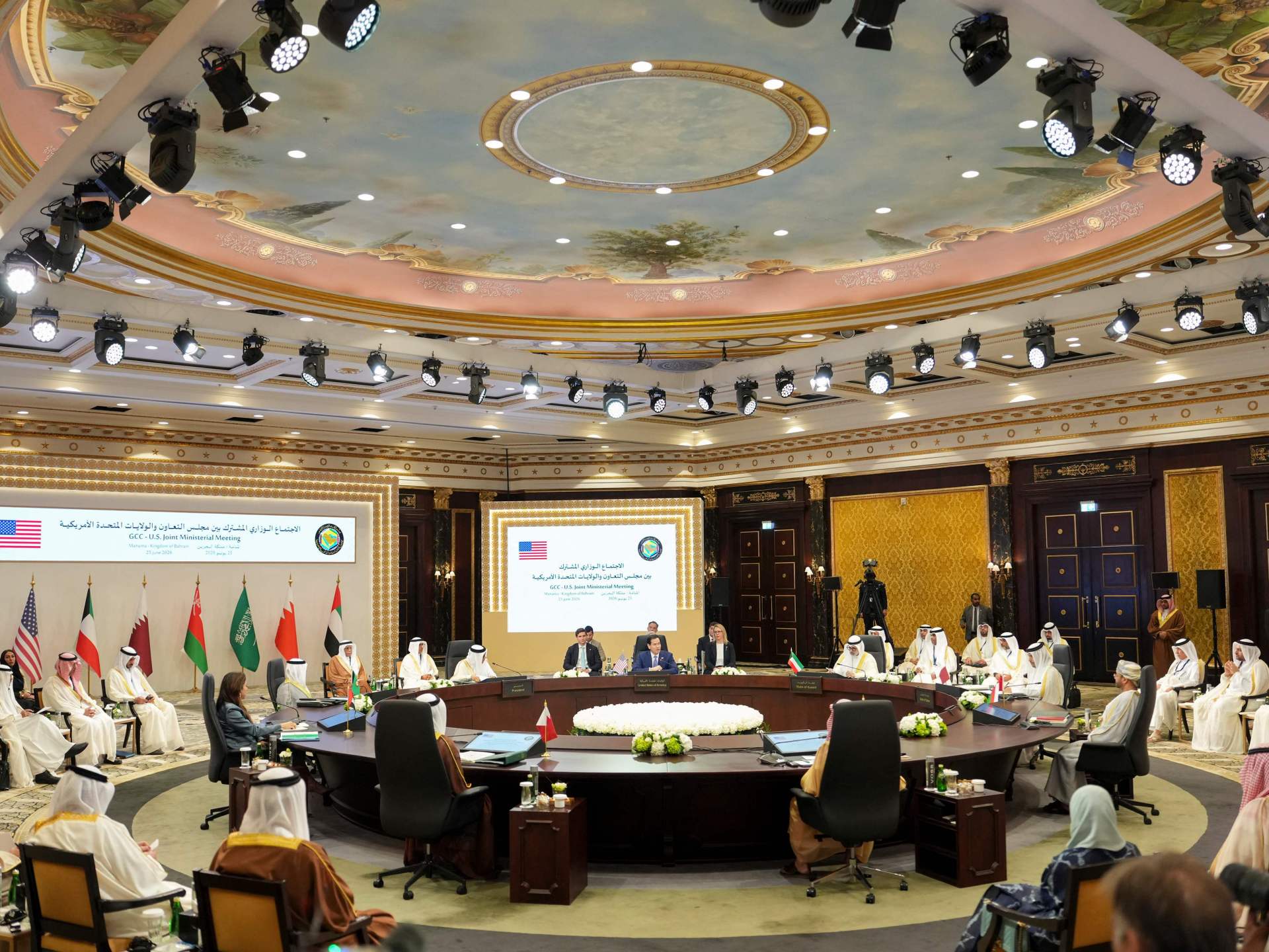 اتفاق إيران مباشر.. غموض بشأن الهجوم على سفينة في هرمز وقصف إسرائيلي متجدد على جنوب لبنان