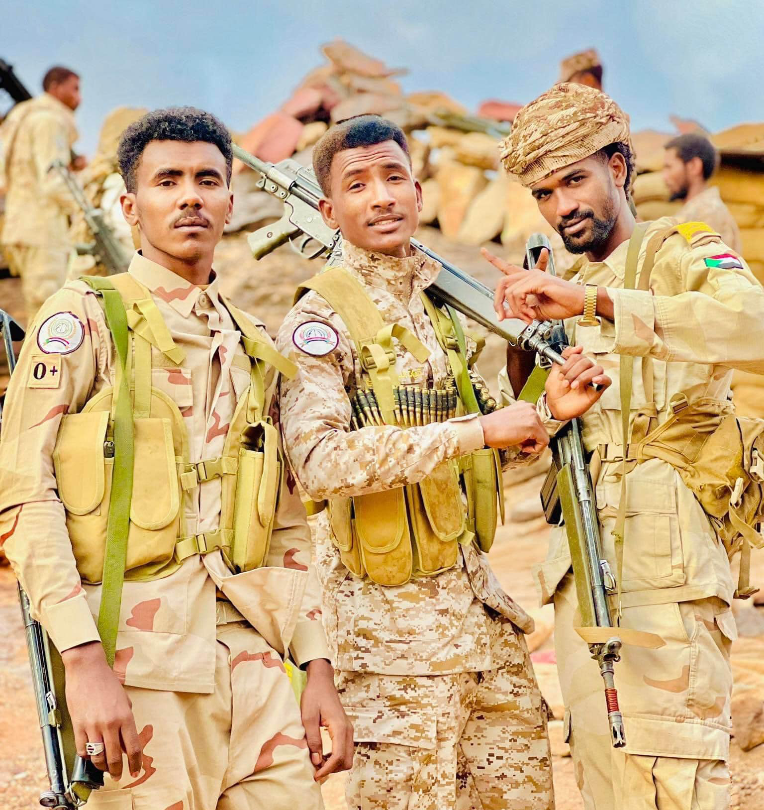 شاهد بالفيديو.. وسط سخرية كبيرة على السوشيال ميديا.. ناشط بارز بالدعم السريع يفتي للجنود ويطالبهم بالإفطار في نهار رمضان020 شاهد بالفيديو.. وسط سخرية كبيرة على السوشيال ميديا.. ناشط بارز بالدعم السريع يفتي للجنود ويطالبهم بالإفطار في نهار رمضان