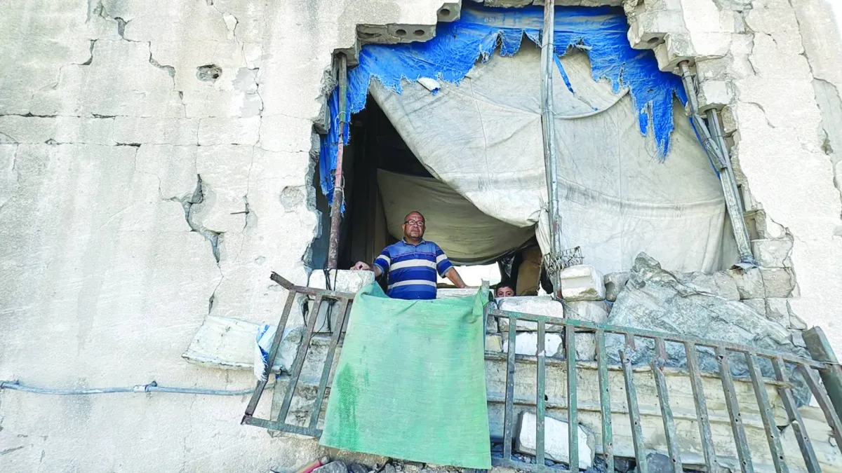 الغزيون تحت أسقف مهددة بلا بديل