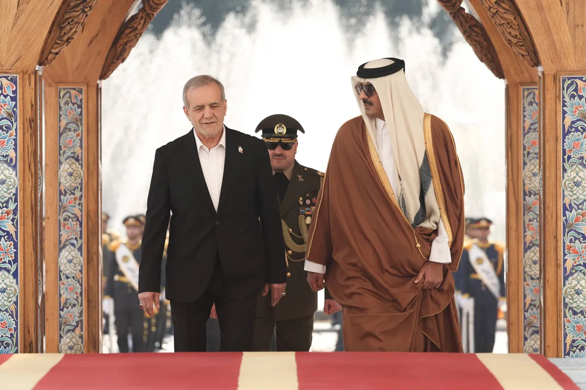 أمير قطر يتلقى رسالة من الرئيس الإيراني020 أمير قطر يتلقى رسالة من الرئيس الإيراني