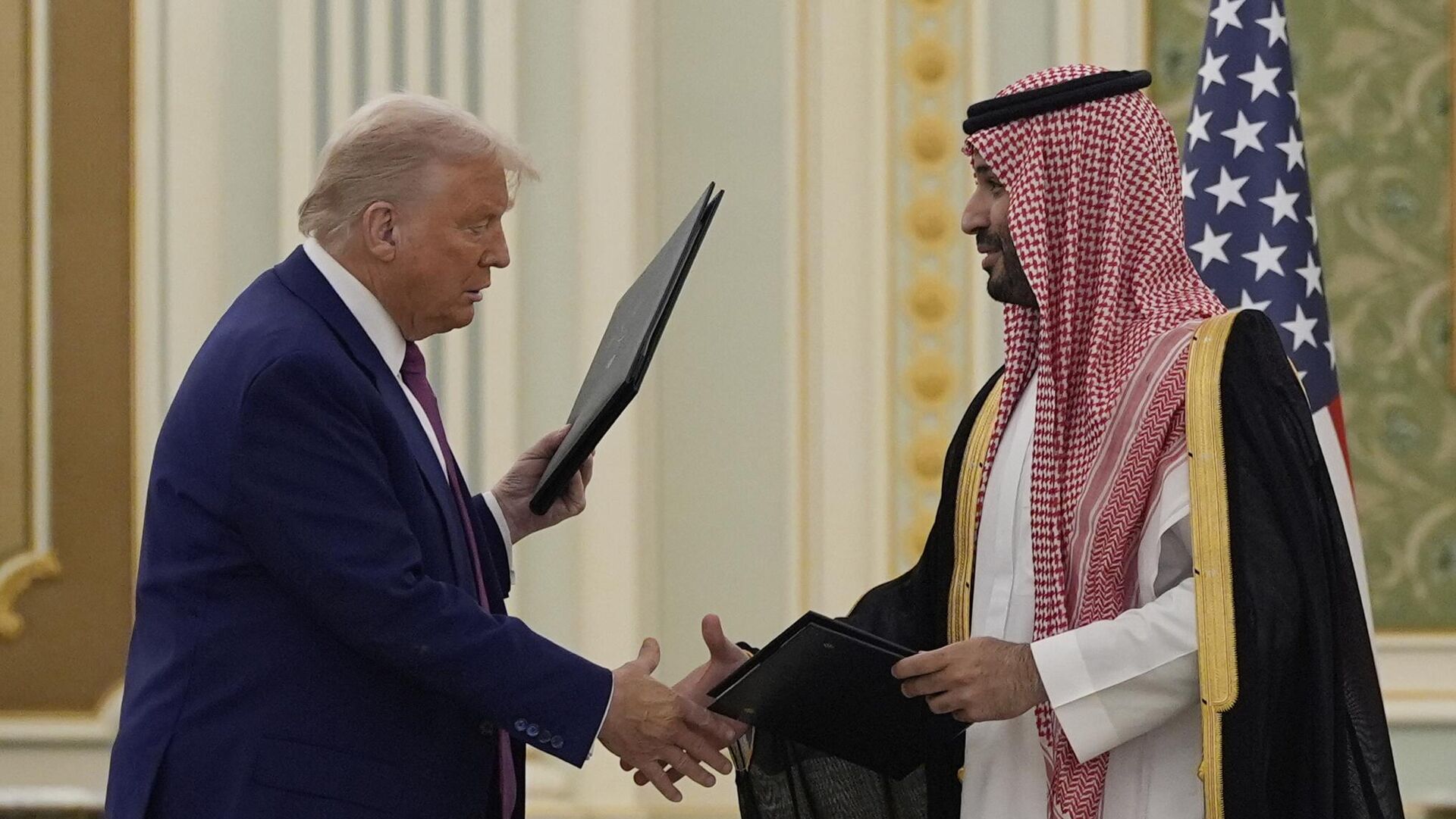 أمريكا والسعودية توقعان اتفاقيات ضخمة ترامب يركز على الاستثمار والذكاء الاصطناعي020 أمريكا والسعودية توقعان اتفاقيات ضخمة ترامب يركز على الاستثمار والذكاء الاصطناعي