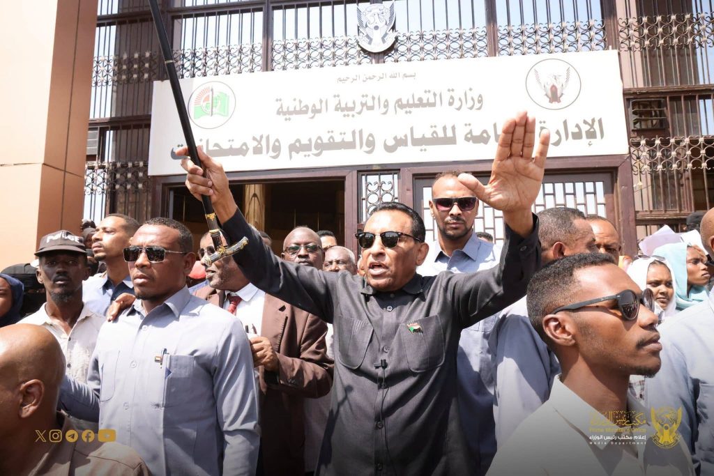 كامل إدريس: تسهيل قبول كافة أبناء وبنات السودان في الجامعات يمثل أولوية وطنية