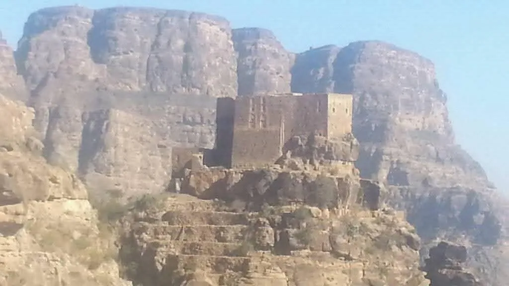 الحوثيون يوسعون عدوانهم على تعز نحو لحج جنوبا