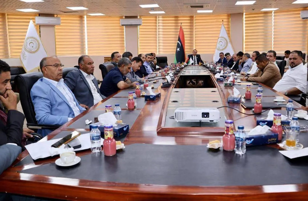 معلمو ليبيا يلوحون بالإضراب العام