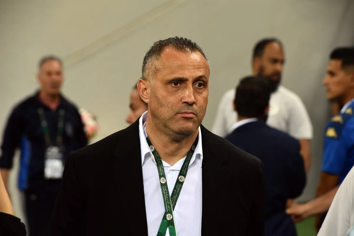 مدرب منتخب الجزائر يحذر من افتقاد الفاعلية
