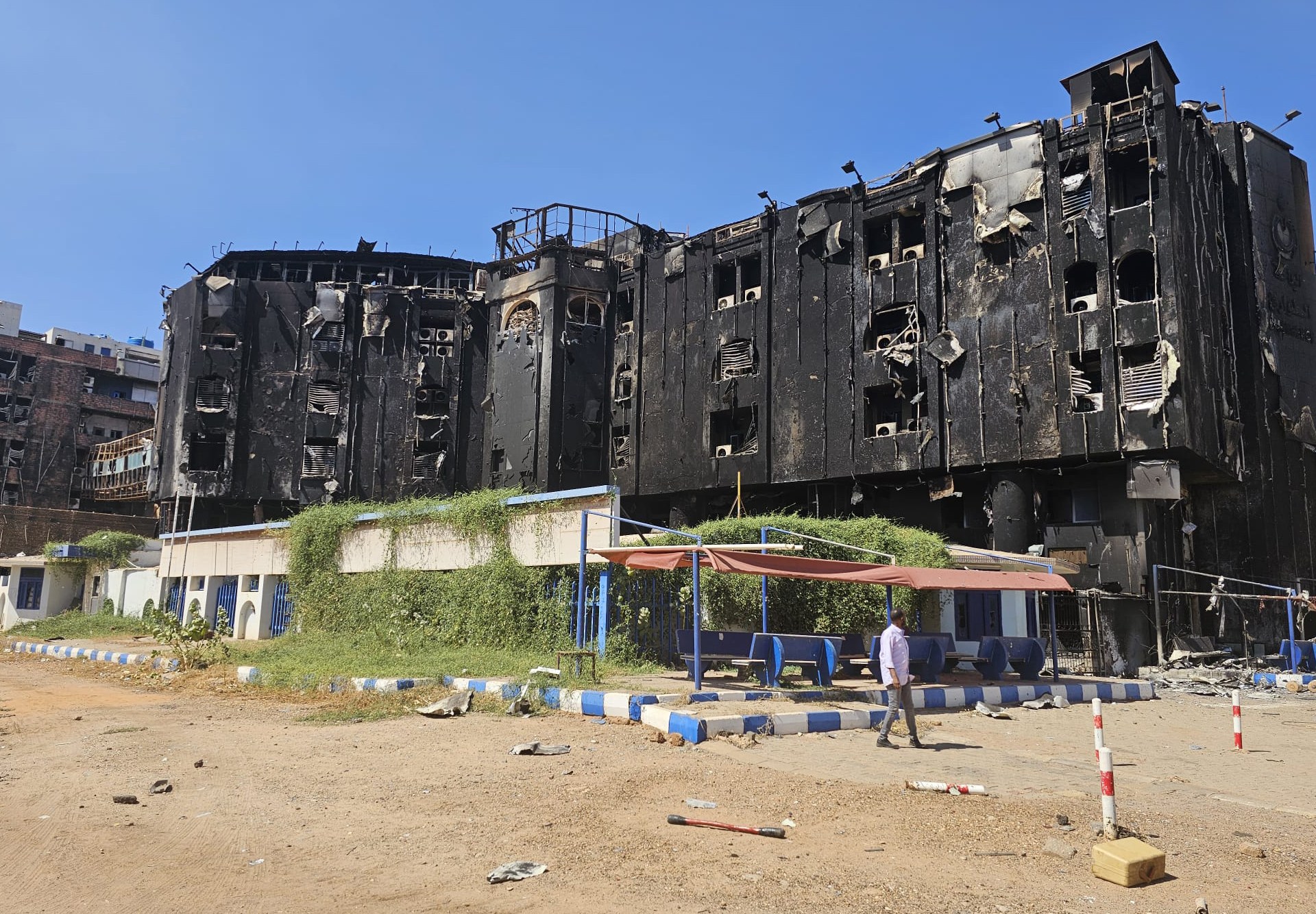 بالصور.. تدمير واسع للمؤسسات الطبية بولاية الخرطوم020 بالصور.. تدمير واسع للمؤسسات الطبية بولاية الخرطوم