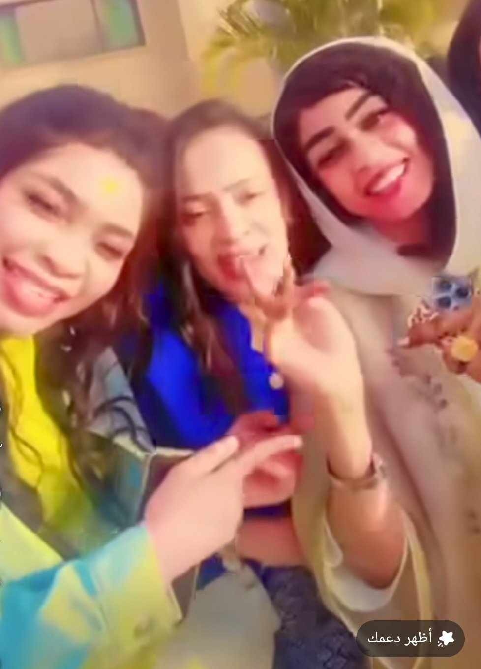 شاهد بالصورة والفيديو.. أطلقت على نفسها لقب شيخة ست الكل.. الفنانة السودانية مروة الدولية تحشد عدد من الفتيات للترويج لأغنيتها الجديدة بطريقة مثيرة020 شاهد بالصورة والفيديو.. أطلقت على نفسها لقب شيخة ست الكل.. الفنانة السودانية مروة الدولية تحشد عدد من الفتيات للترويج لأغنيتها الجديدة بطريقة مثيرة