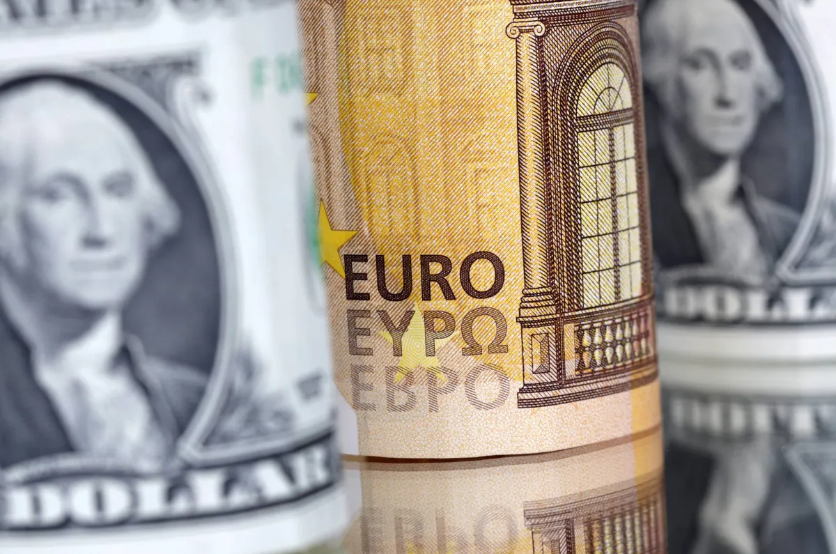 الدولار يتماسك وسط ترقب تطورات الشرق الأوسط