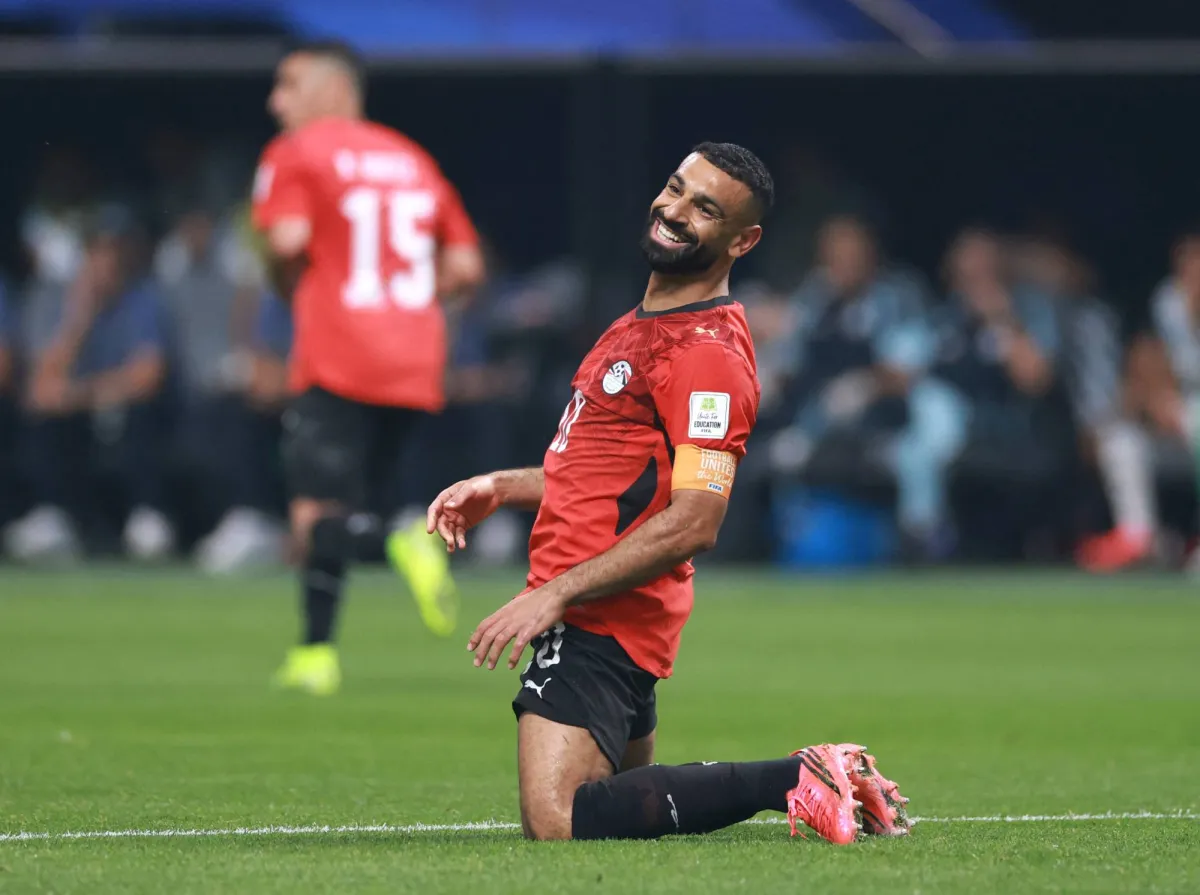 نفي رسمي يشعل الجدل... ماذا يحدث بين محمد صلاح وطرابزون