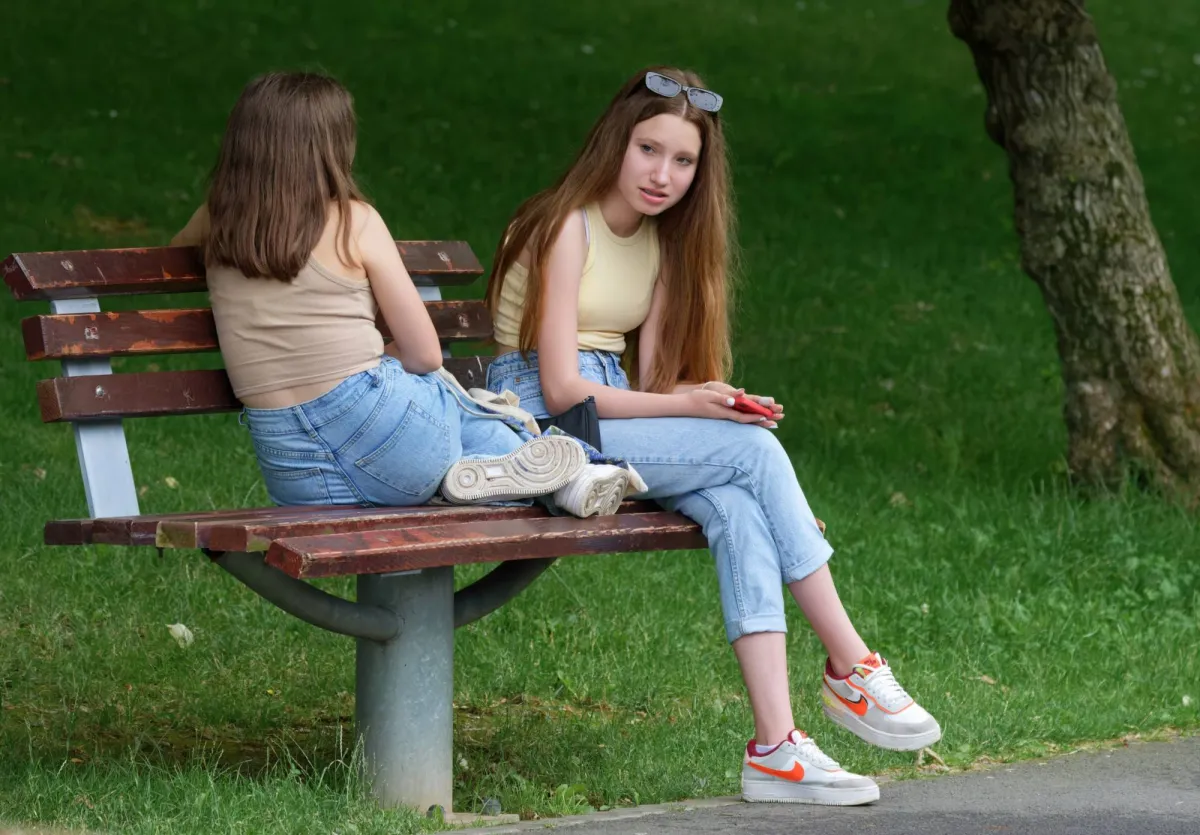 اكتشف أسباب تساقط الشعر المفاجئ عند الشباب