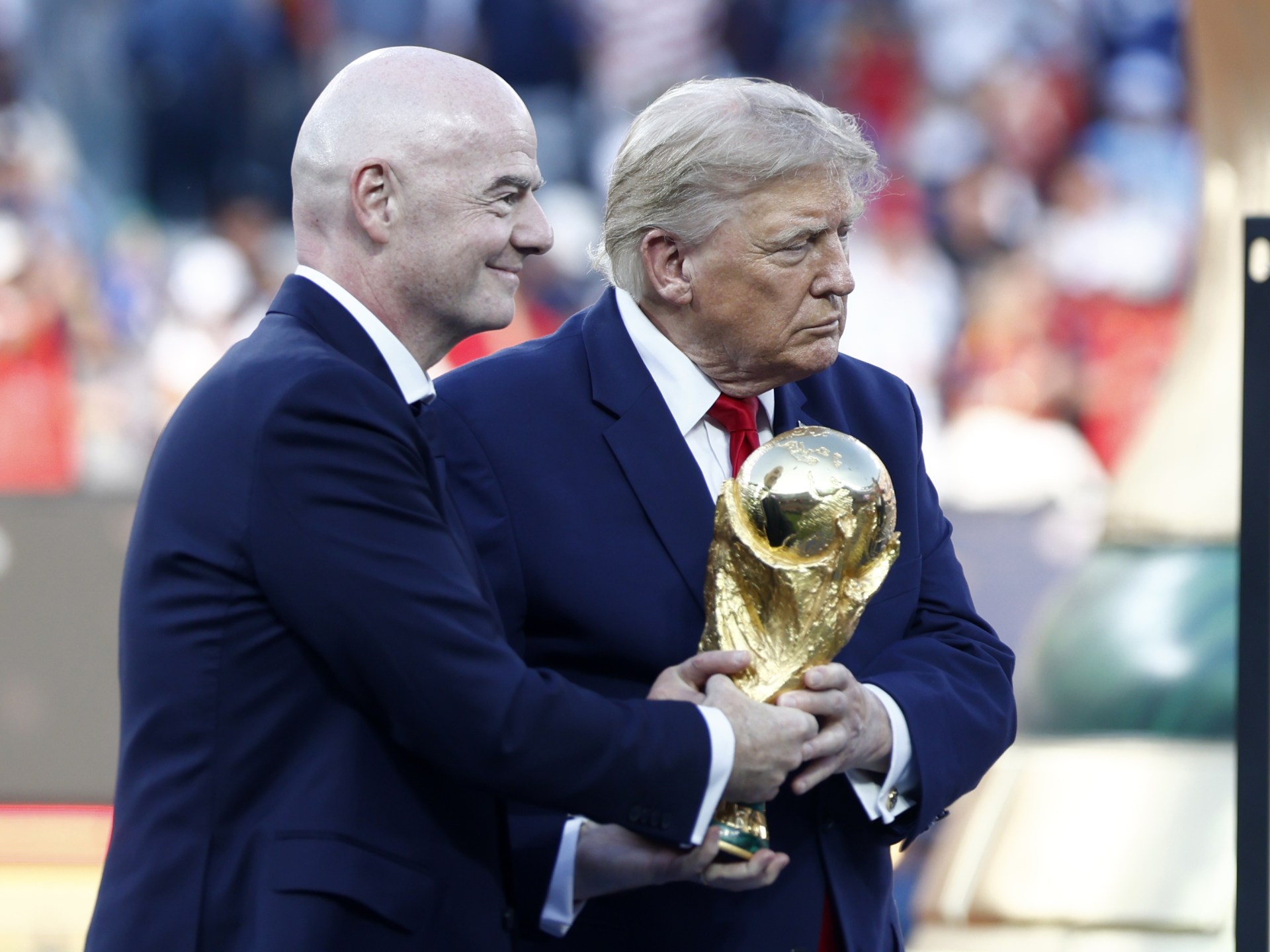 قريب من ترمب.. من الشخص الذي يريد إنفانتينو بيع كأس العالم لأجله