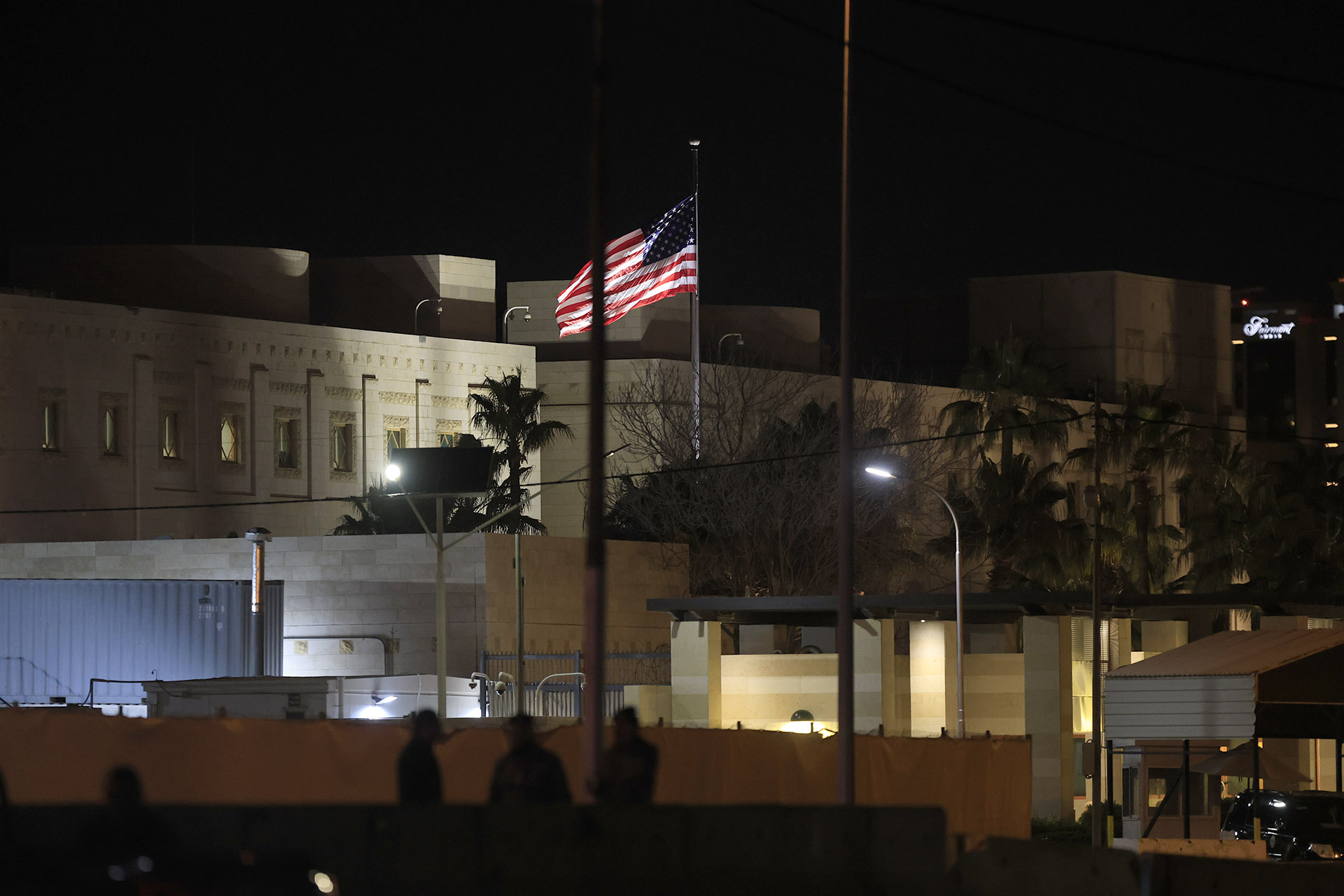 السفارة الأمريكية في الأردن تعلق خدماتها وتنصح رعاياها بالمغادرة