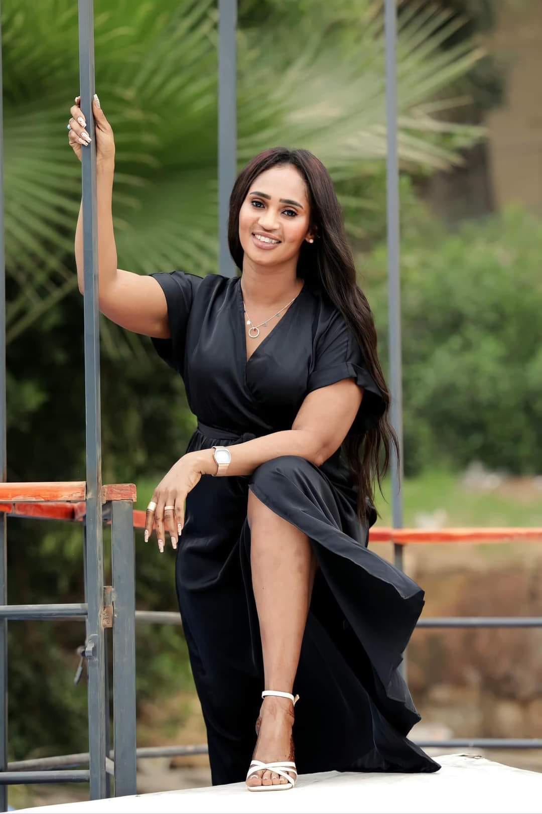شاهد بالفيديو.. بــالبجامة الفنانة الضجة عشة الجبل تغني لنفسها في جلسة خاصة: جروا للعروق جبلية ثابتة مكانها فوق وصديقاتها يتفاعلن ويطلقن الزغاريد020 شاهد بالفيديو.. بــالبجامة الفنانة الضجة عشة الجبل تغني لنفسها في جلسة خاصة: جروا للعروق جبلية ثابتة مكانها فوق وصديقاتها يتفاعلن ويطلقن الزغاريد