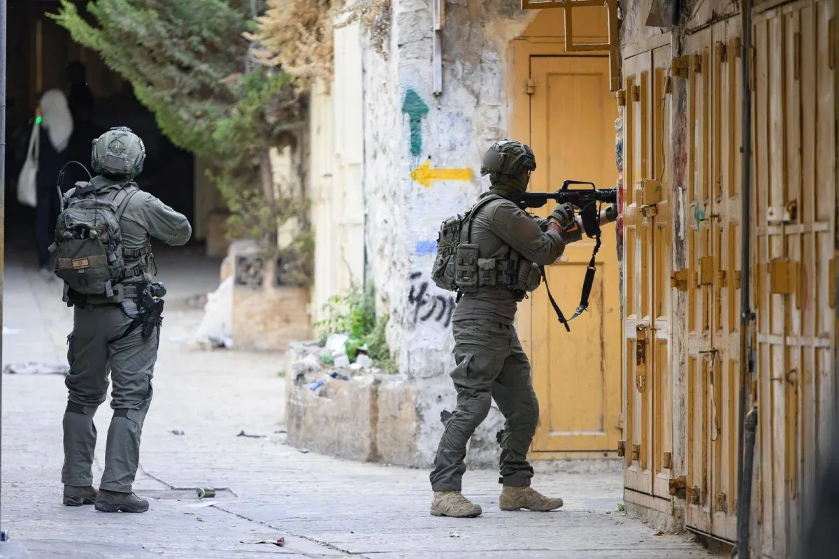 عملية طعن في الضفة الغربية والجيش الإسرائيلي يطارد المنفذ