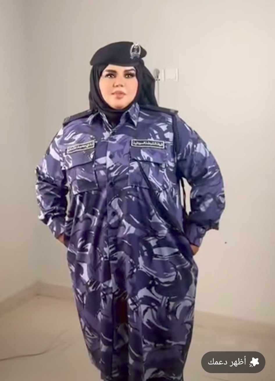 شاهد بالصورة والفيديو.. الفنانة ندى القلعة تظهر بالزي الرسمي لقوات الشرطة وتحاول حفظ وفهم مواد القانون الجنائي020 شاهد بالصورة والفيديو.. الفنانة ندى القلعة تظهر بالزي الرسمي لقوات الشرطة وتحاول حفظ وفهم مواد القانون الجنائي