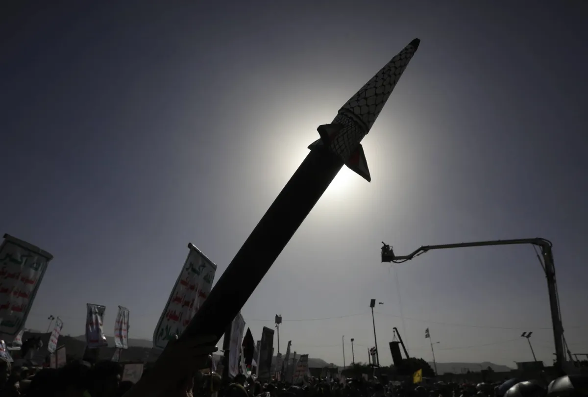الحوثيون يعلنون حظرا بحريا على ميناء حيفا الإسرائيلي020 الحوثيون يعلنون حظرا بحريا على ميناء حيفا الإسرائيلي