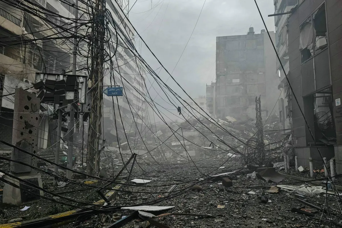 المواجهة البحرية تشتد والجزر مسرحها