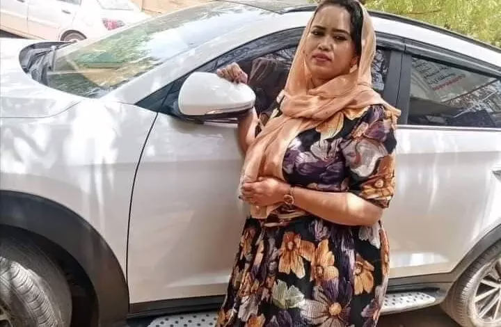 بعد أن اتهمها بالتقرب إلى لجنة إزالة التمكين وشراء توسان.. الصحفية عائشة الماجدي ترد على أحد النشطاء: أنا أرجل منك