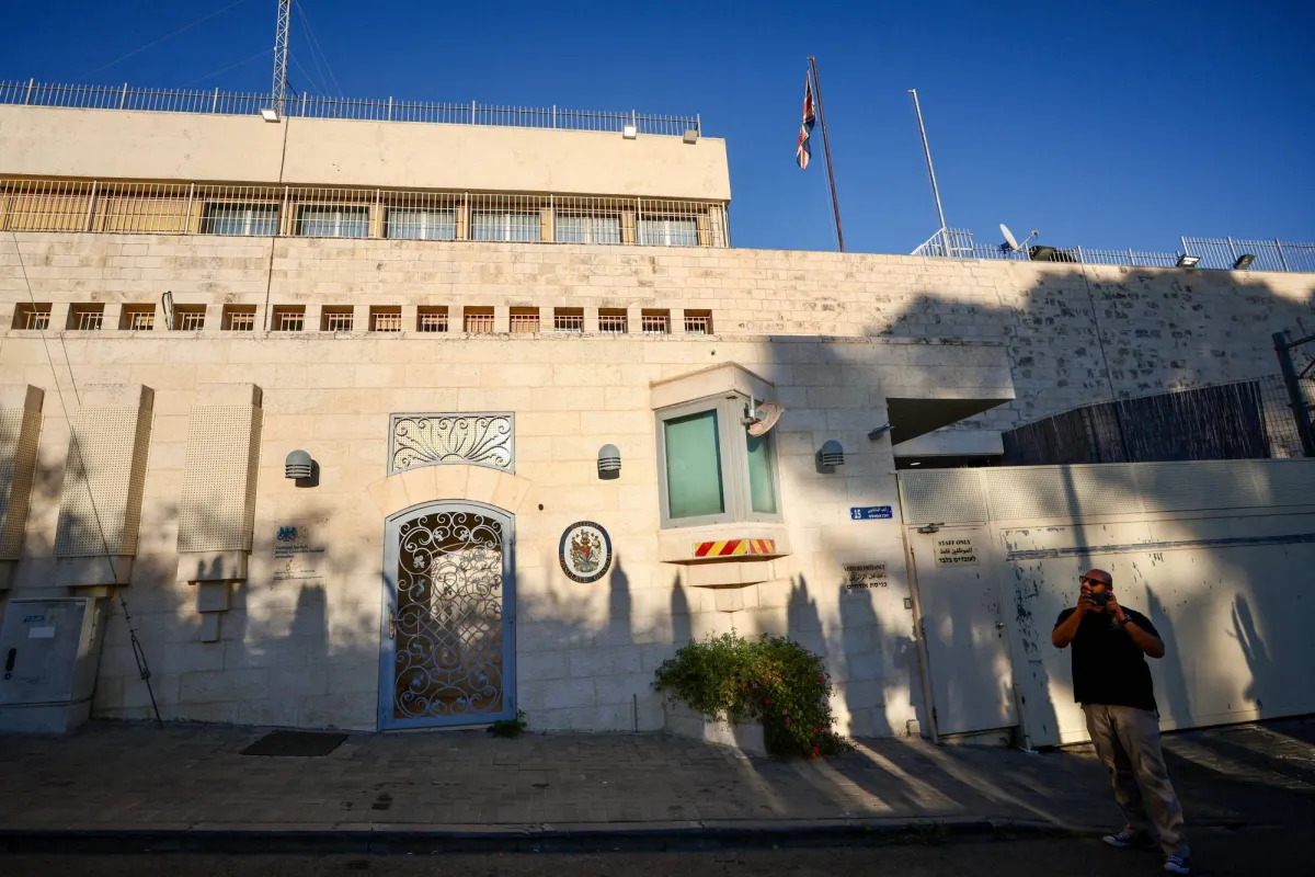 بريطانيا قد تطرد دبلوماسيين إسرائيليين حال إغلاق قنصليتها في القدس