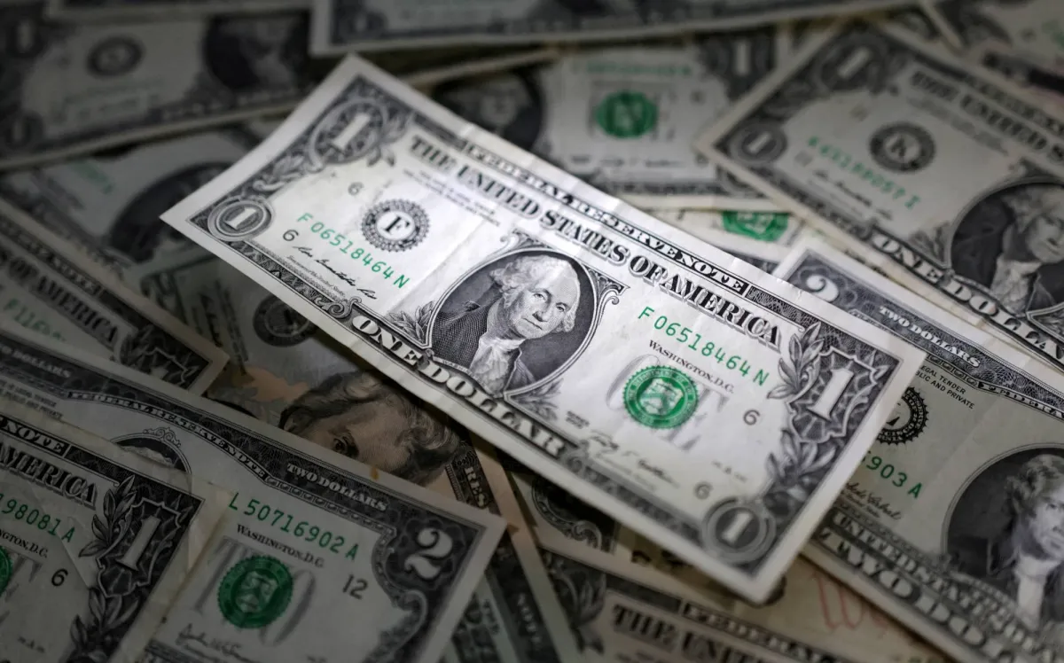 الدولار يستعيد زخمه مع وارش... والين يتجاوز 160 مجددا وسط مخاوف التدخل