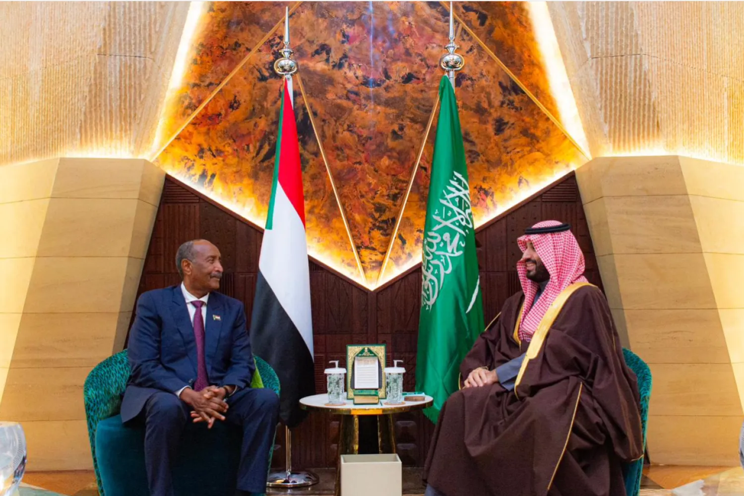 أفريكا إنتلجنس: السعودية تمول انشقاقات في الدعم السريع لصالح الجيش