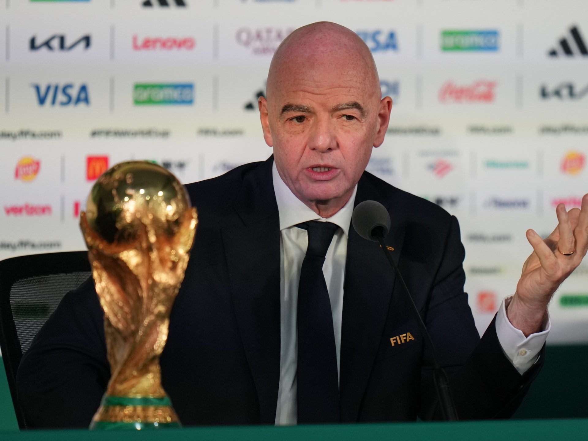 هل يمكن عزل رئيس الفيفا جياني إنفانتينو