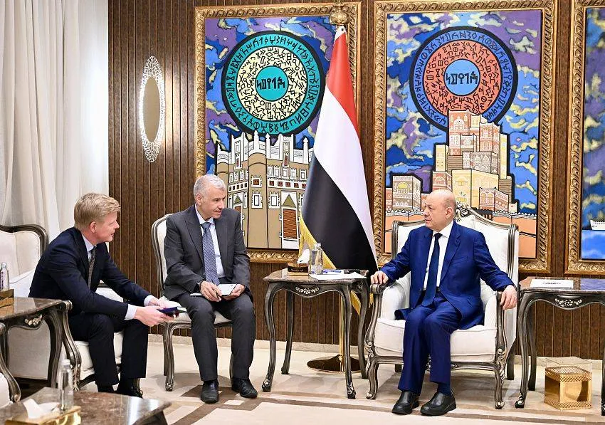 العليمي يصعد دبلوماسيا لمواجهة التهديد الحوثي  الإيراني