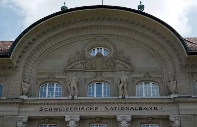 المركزي السويسري يبقي الفائدة عند الصفر وسط صعود الفرنك