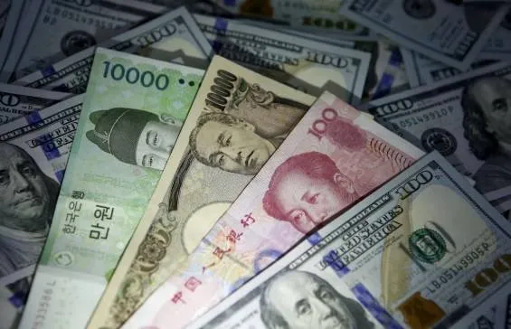 أسواق السندات العالمية تتأهب لحقبة من الفائدة المرتفعة لفترة أطول