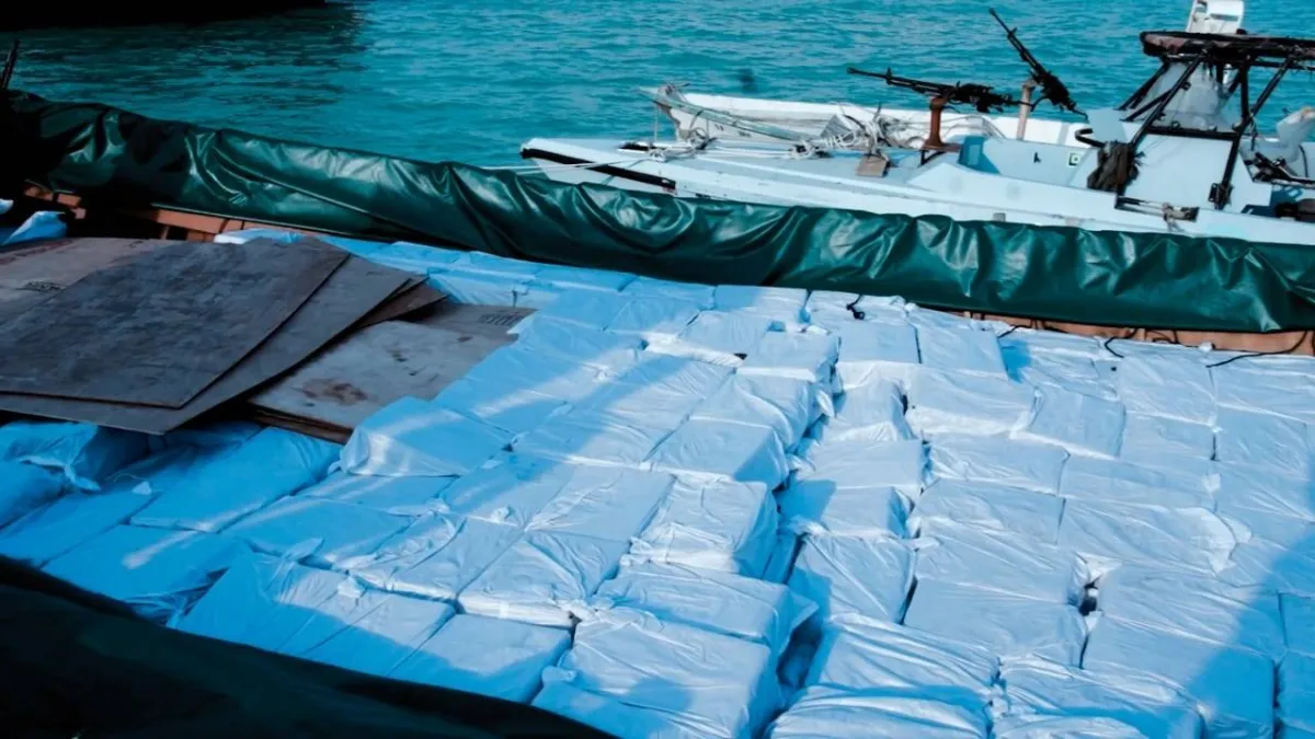 خفر السواحل اليمنية تحبط تهريب الآلاف من مواد التفجير ومعدات الاتصالات للحوثيين020 خفر السواحل اليمنية تحبط تهريب الآلاف من مواد التفجير ومعدات الاتصالات للحوثيين