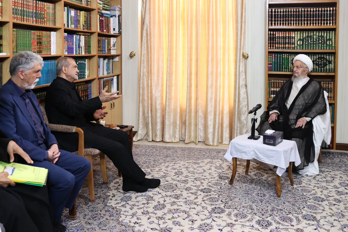 مراجع قم على خط معركة بزشكيان الداخلية