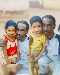شاهد بالفيديو.. نجل إسطورة الغناء السوداني الراحل محمود عبد العزيز يخطف الأضواء في أول ظهور له بعد أن أصبح شاب.. هل يشبه والده الحوت020 شاهد بالفيديو.. نجل إسطورة الغناء السوداني الراحل محمود عبد العزيز يخطف الأضواء في أول ظهور له بعد أن أصبح شاب.. هل يشبه والده الحوت