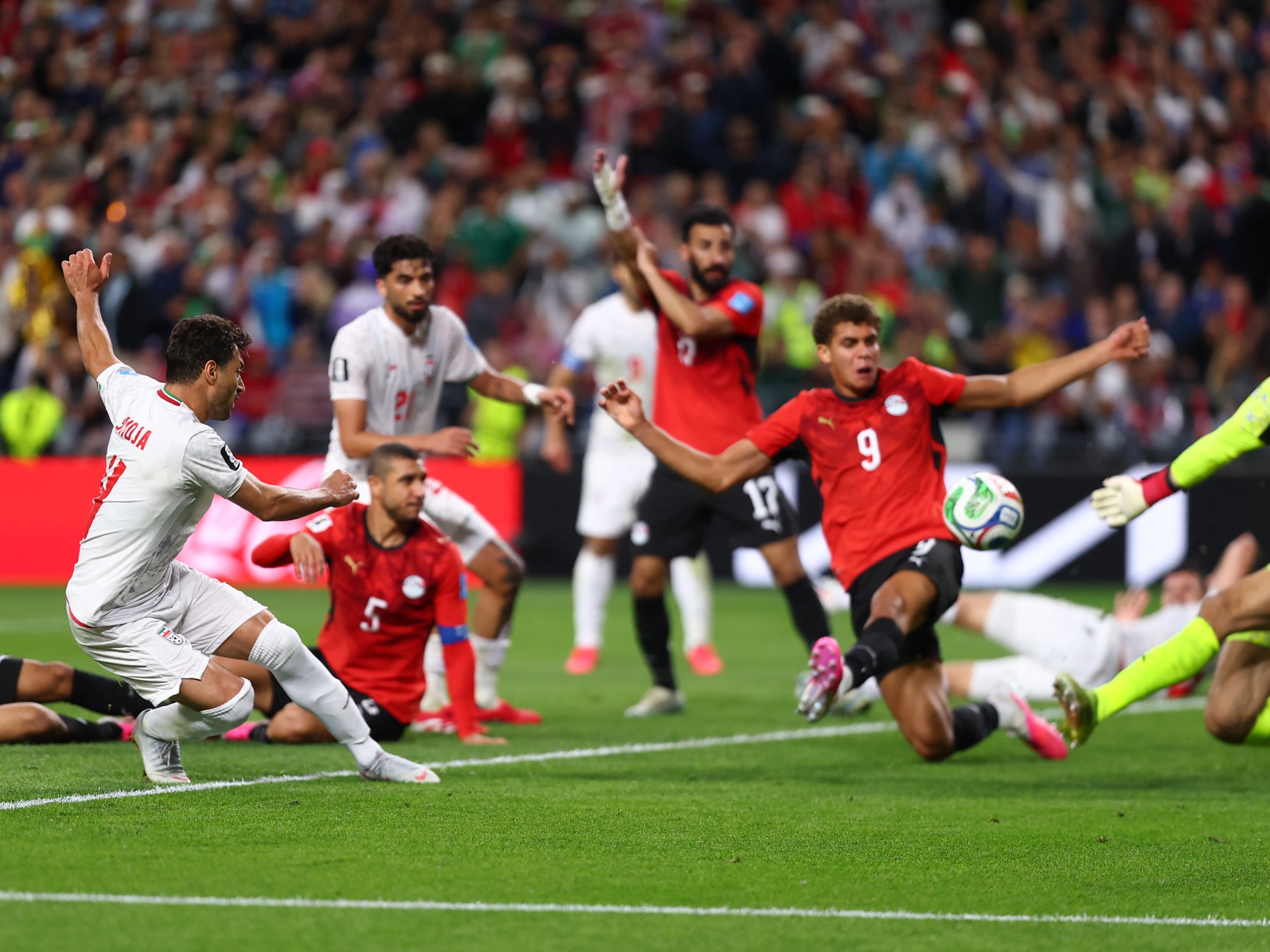خبايا قانون التسلل.. لهذا السبب ألغي هدف إيران القاتل أمام مصر بمونديال 2026