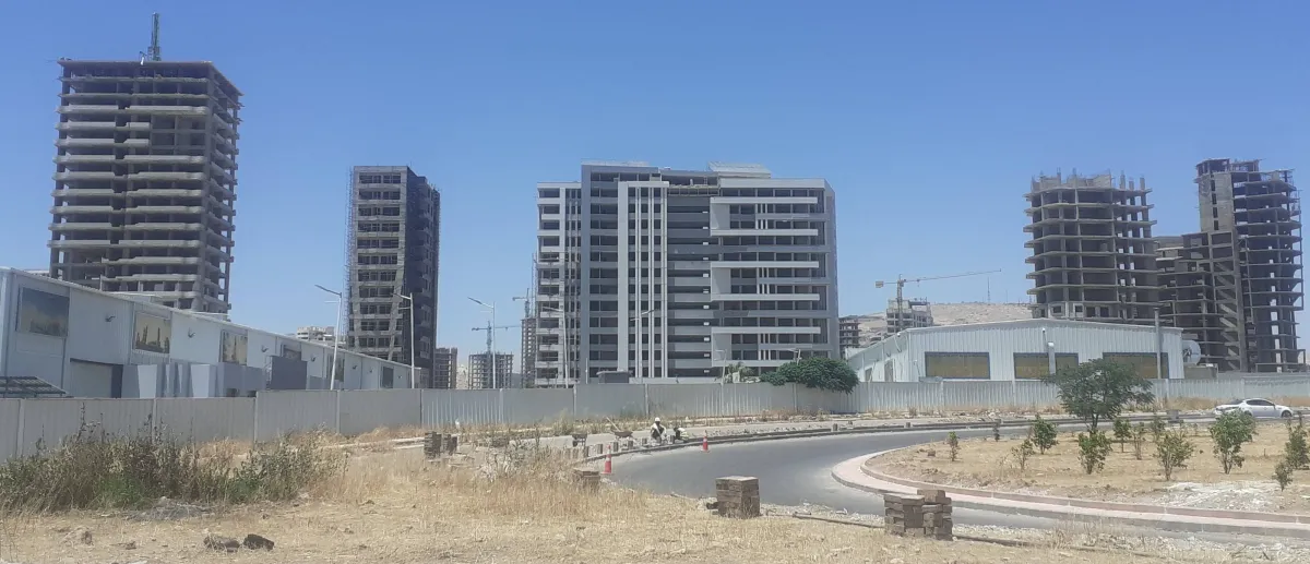 دمشق... مجمعات فاخرة تجاور ركام الحرب