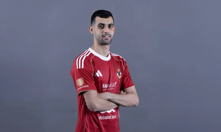 المغربي بلعمري ظهير الأهلي المصري يخضع لجراحة ناجحة بالركبة