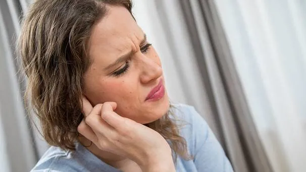 طنين الأذن... ما أعراضه وكيف يمكن علاجه020 طنين الأذن... ما أعراضه وكيف يمكن علاجه
