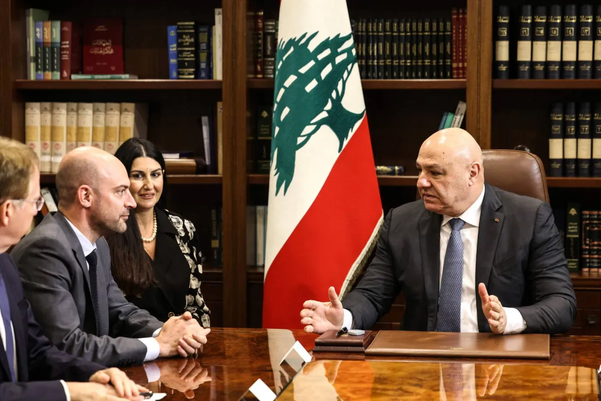 الرئيس اللبناني لبارو: نرحب بأي جهد فرنسي لمنع حصول فراغ بعد انسحاب اليونيفيل