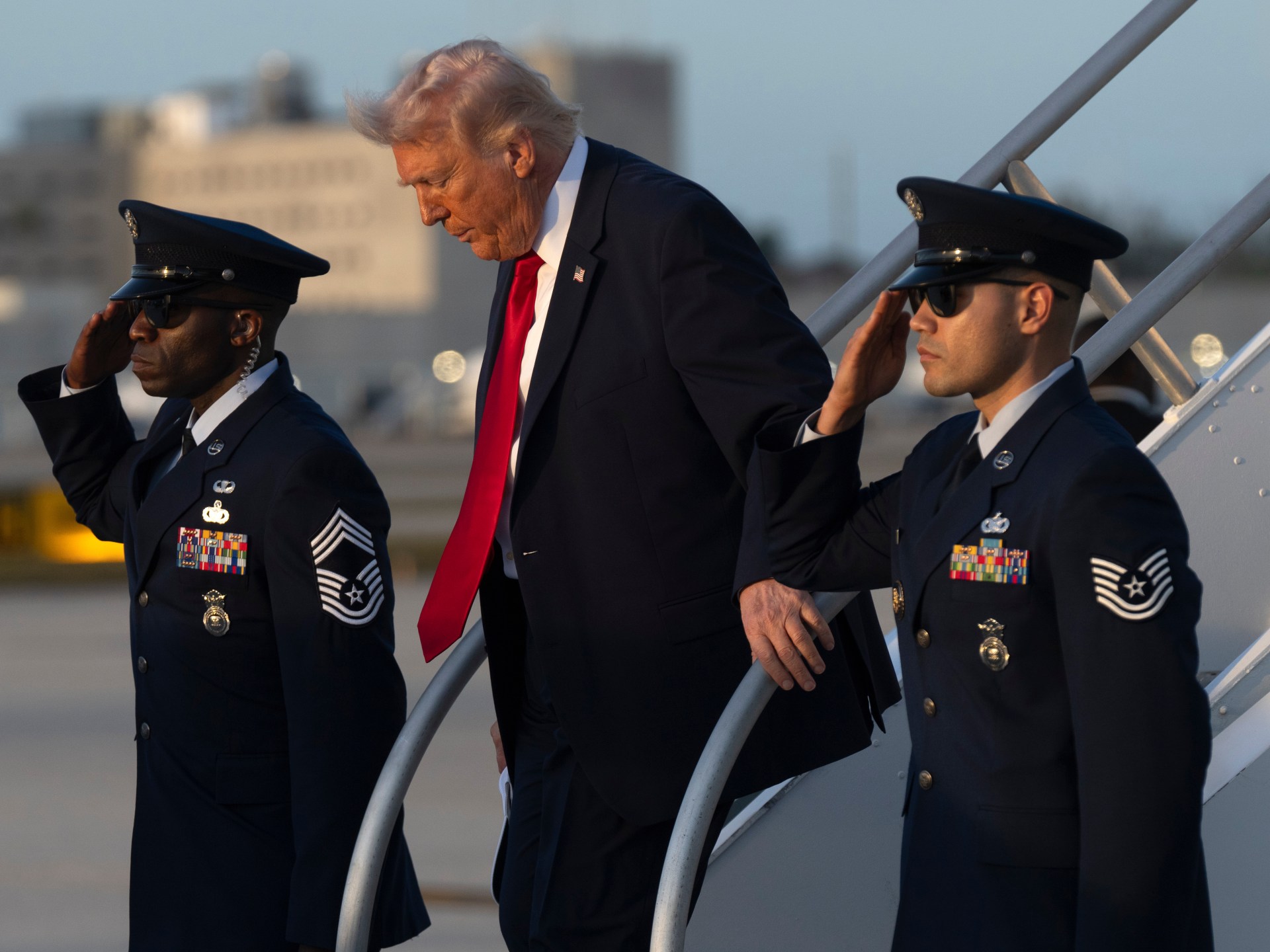 ضغوط في واشنطن لإيقاف الحرب ولاستمرارها.. لمن يستمع ترمب