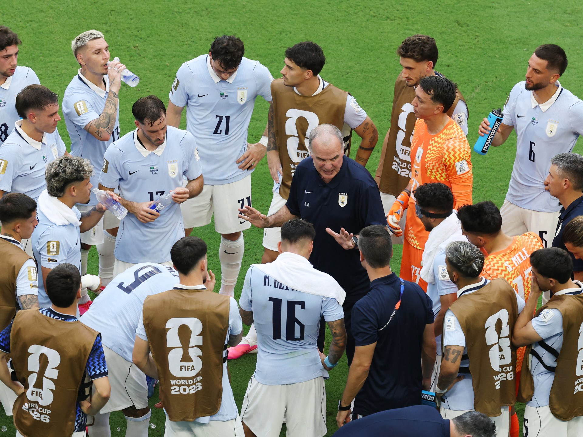لا فائدة منها.. بييلسا ينتقد استراحات شرب الماء في مونديال 2026