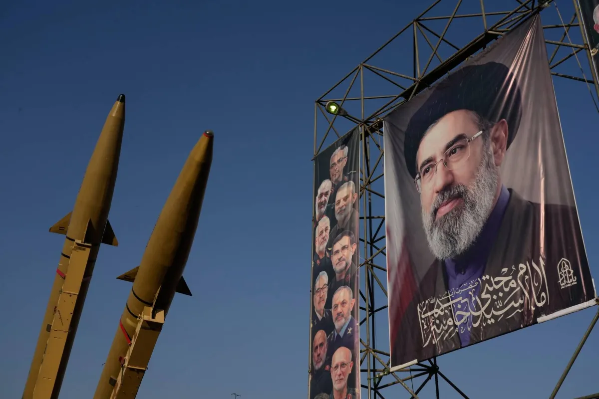 طهران تنتظر رد واشنطن... وتهدد جيرانها