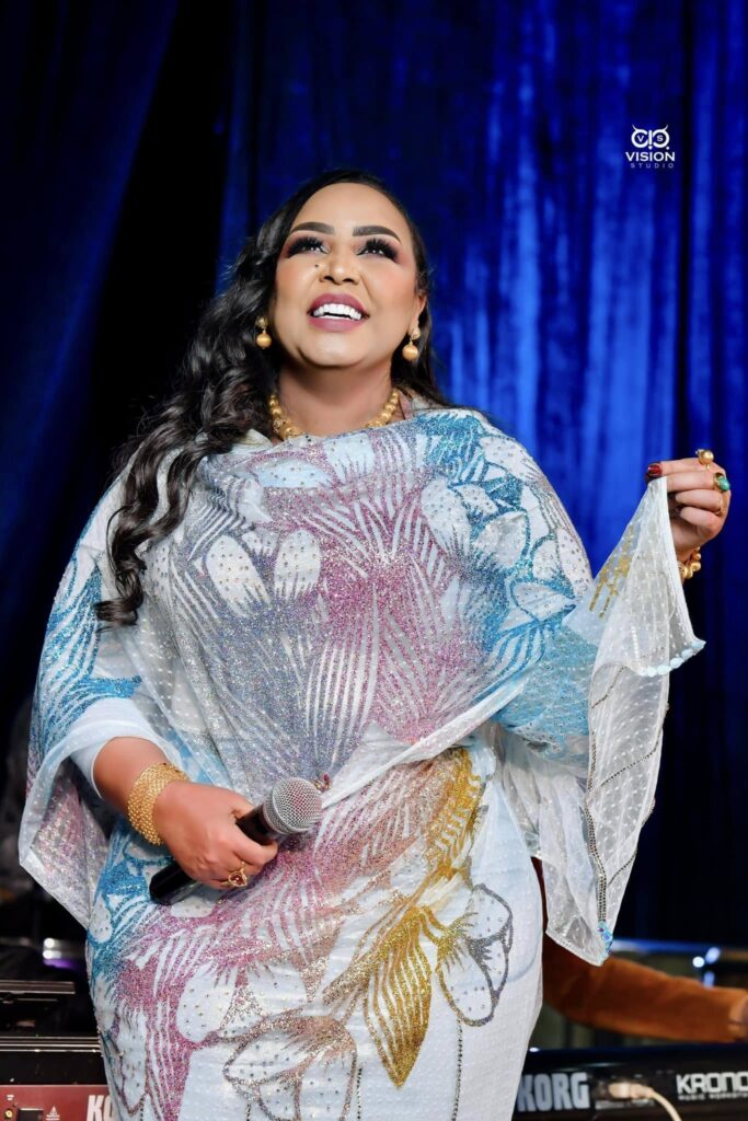 شاهد بالفيديو.. الفنانة هدى عربي تستجيب لطلب الأطفال وتدخل معهم في وصلة رقص مثيرة على أنغام موسيقى الزنق020 شاهد بالفيديو.. الفنانة هدى عربي تستجيب لطلب الأطفال وتدخل معهم في وصلة رقص مثيرة على أنغام موسيقى الزنق